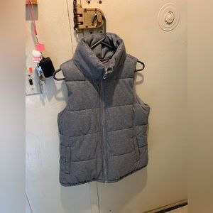 ❄️❄️Boys puffer vest size Med❄️❄️
